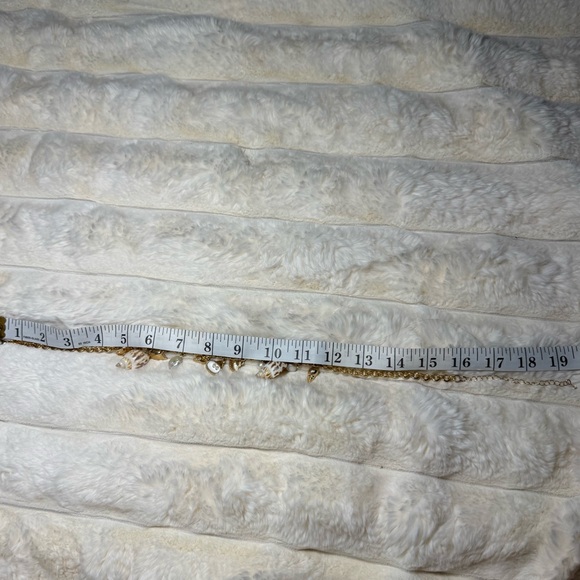 House of Harlow 1960 Gold Shell Charm Necklace - Picture 3 of 3